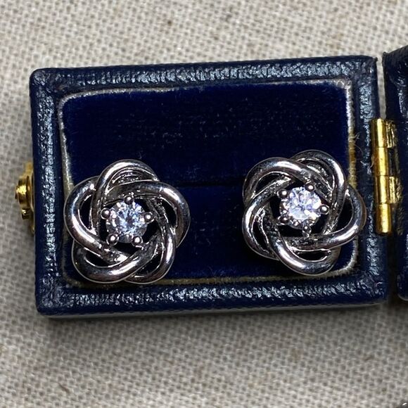 💛 Classic White Gold Plated CZ Rose Necklace & Earring Set - Picture 2 of 6